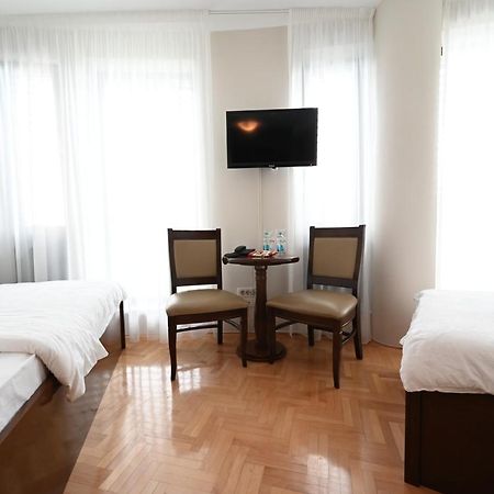 Hotel "Jkc Banja Luka" Esterno foto