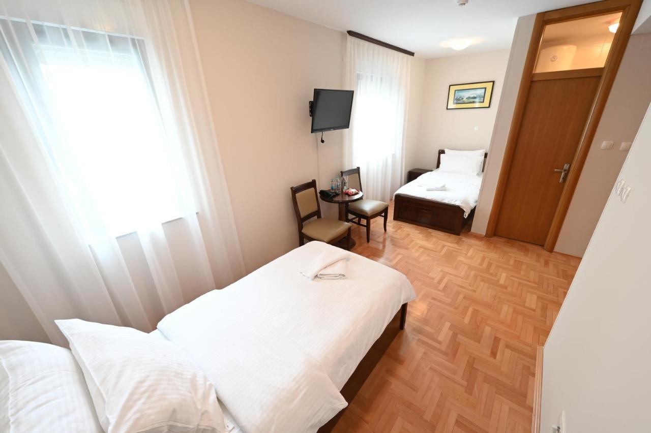 Hotel "Jkc Banja Luka" Esterno foto