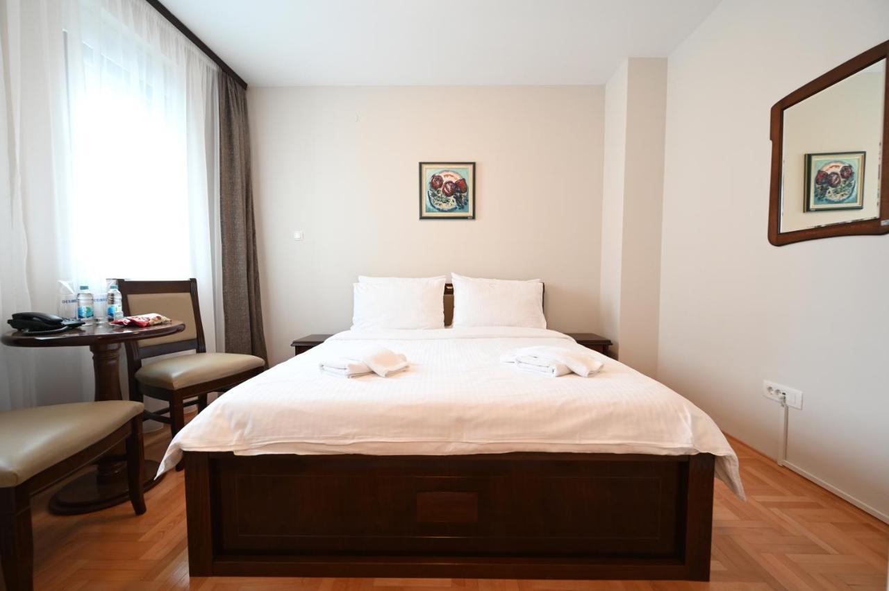 Hotel "Jkc Banja Luka" Esterno foto
