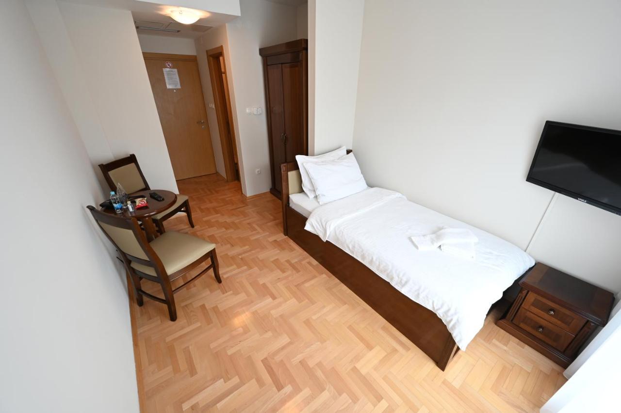 Hotel "Jkc Banja Luka" Esterno foto