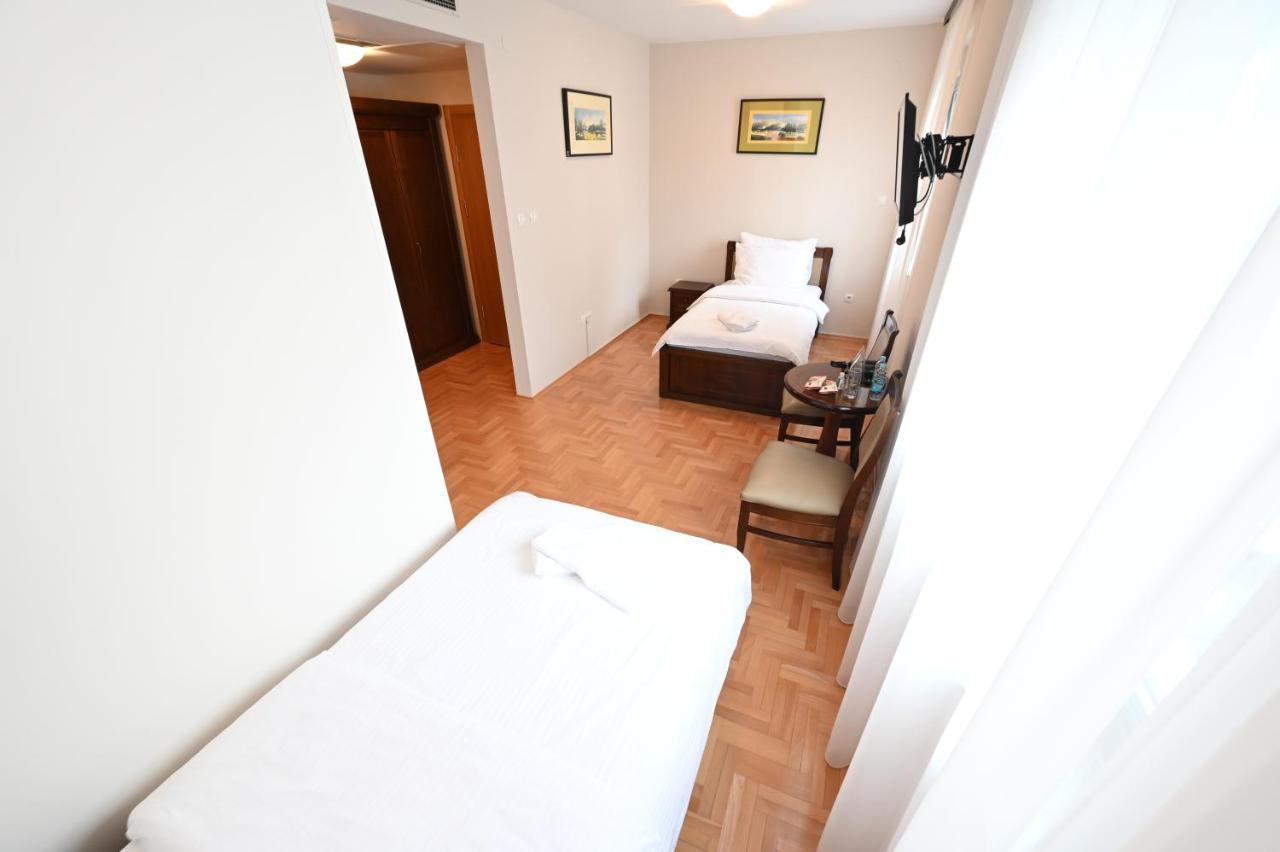 Hotel "Jkc Banja Luka" Esterno foto