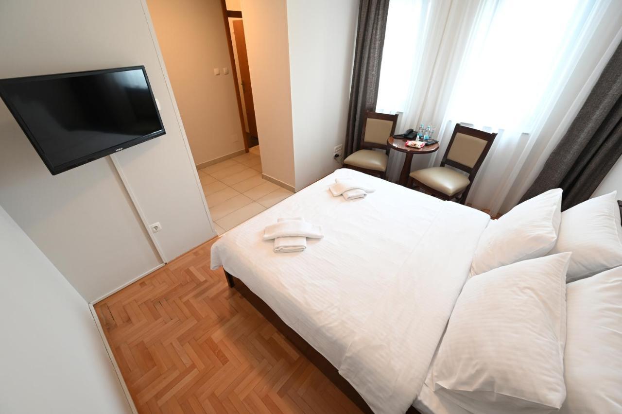 Hotel "Jkc Banja Luka" Esterno foto