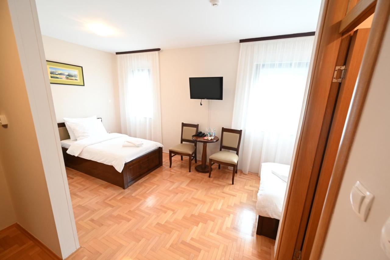Hotel "Jkc Banja Luka" Esterno foto