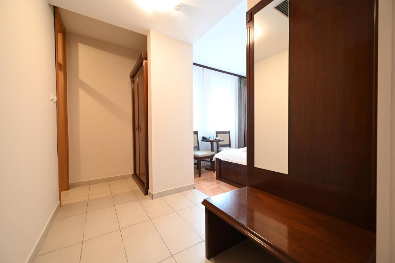 Hotel "Jkc Banja Luka" Esterno foto
