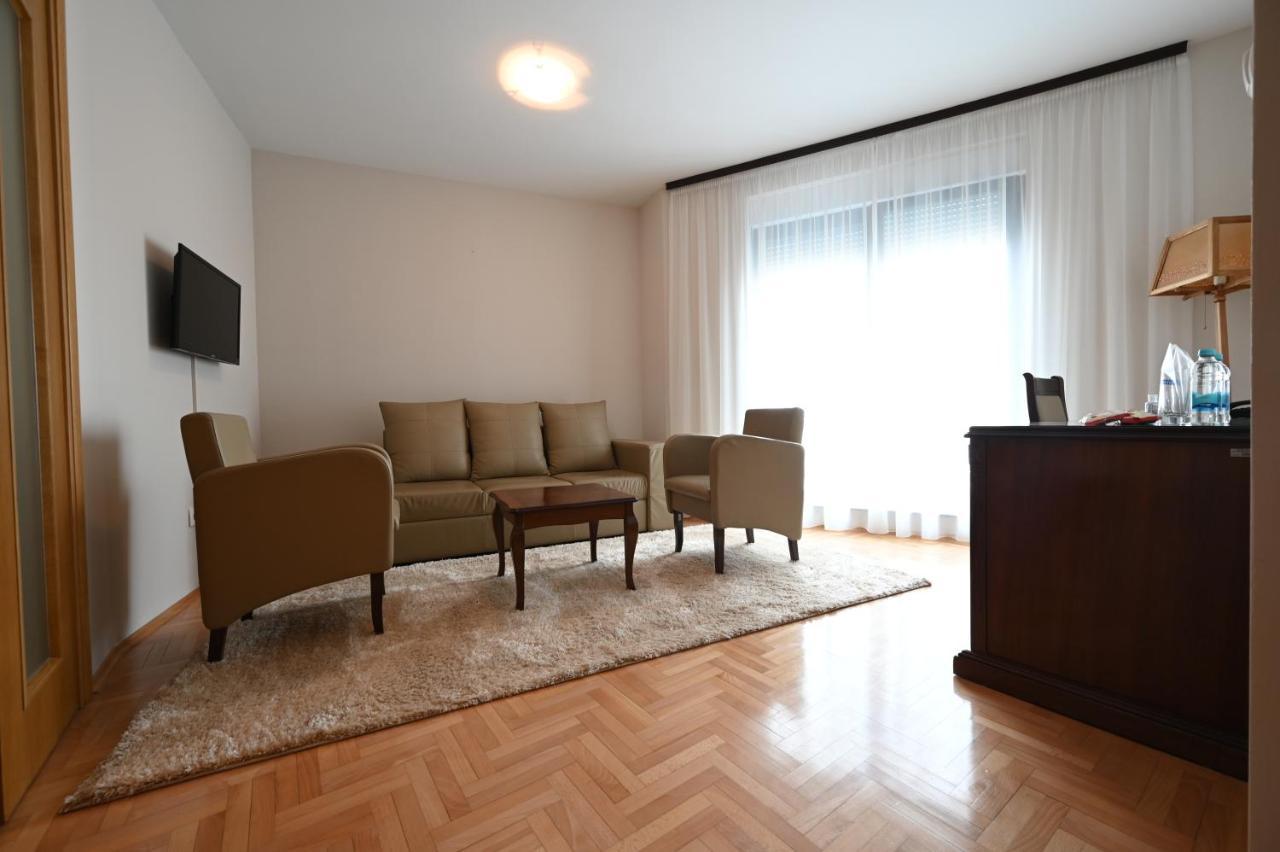 Hotel "Jkc Banja Luka" Esterno foto