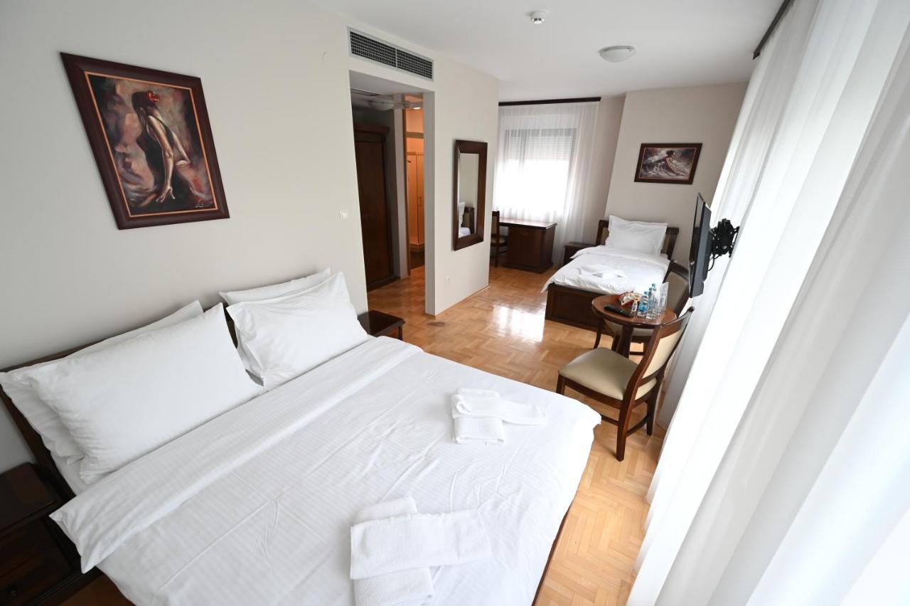 Hotel "Jkc Banja Luka" Esterno foto