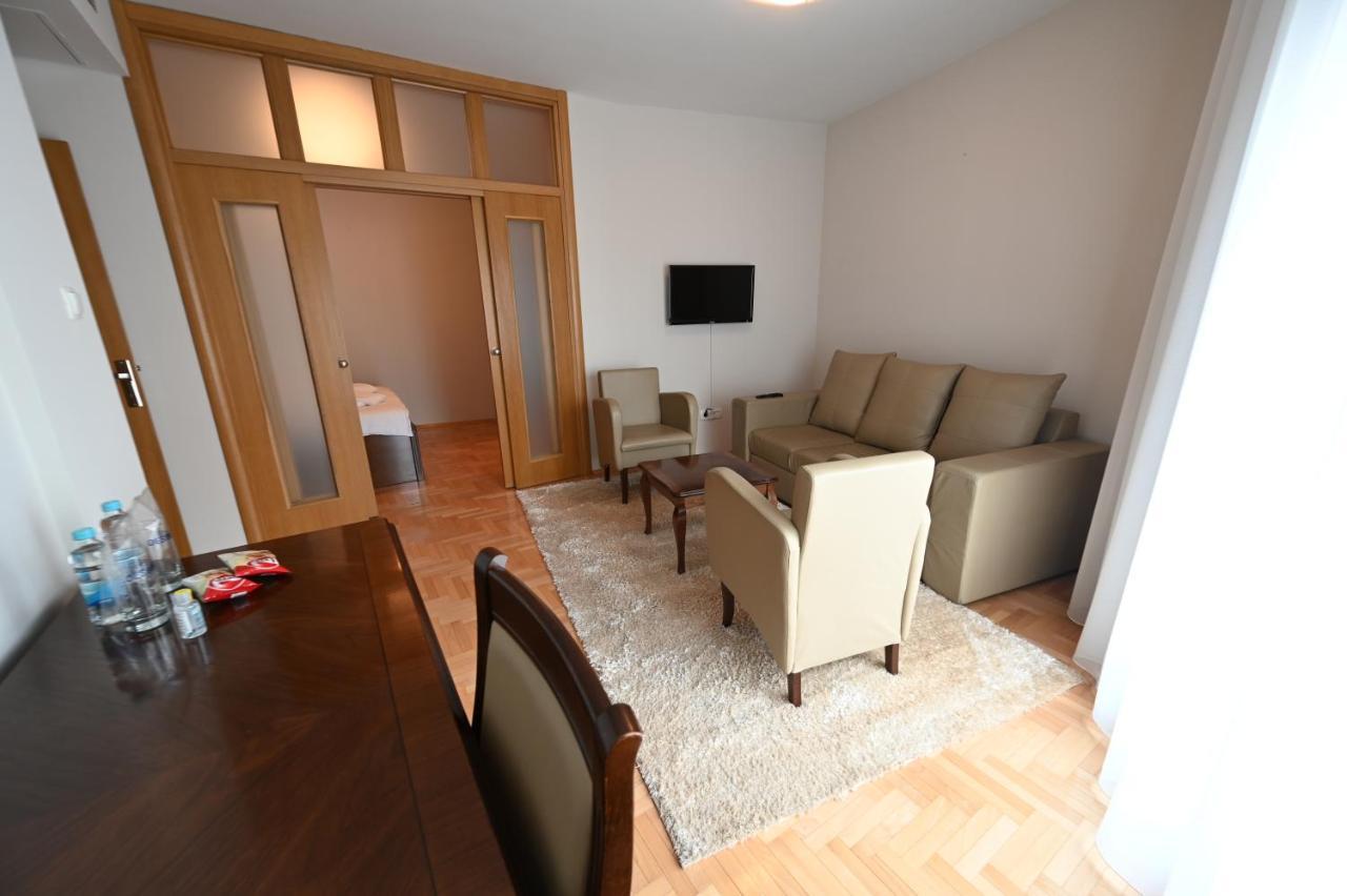 Hotel "Jkc Banja Luka" Esterno foto