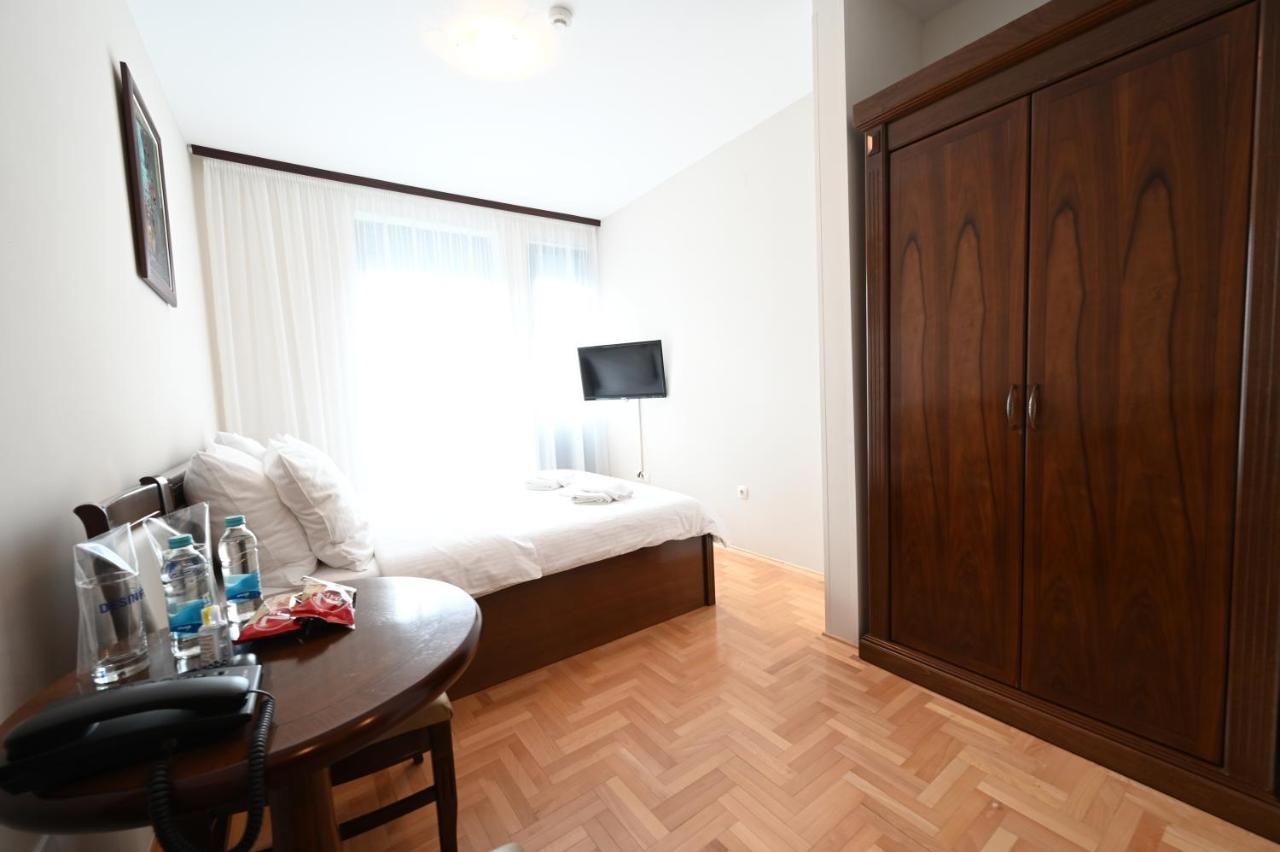 Hotel "Jkc Banja Luka" Esterno foto