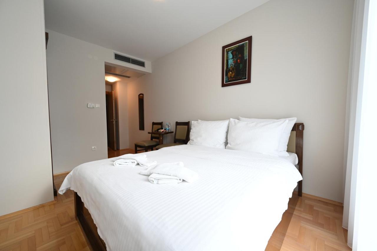 Hotel "Jkc Banja Luka" Esterno foto
